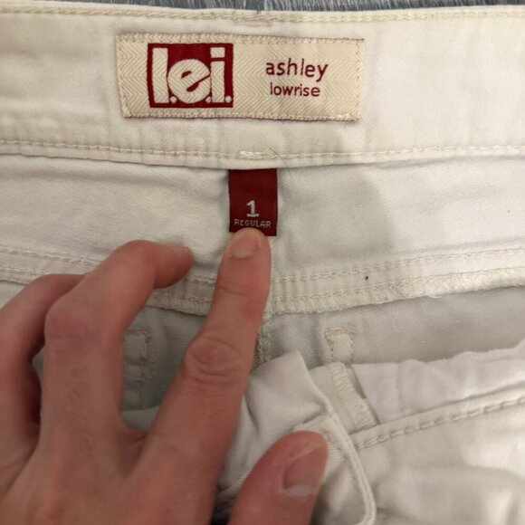 L.e.i. Ashley Low Rise White Denim Shorts - Size 1 Regular - Picture 4 of 4